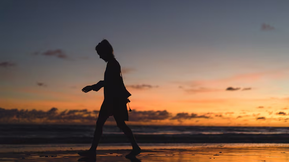 Foto sunset dengan langit berwarna jingga