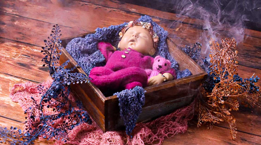 Ilustrasi seorang bayi newborn yang sedang tidur pulas